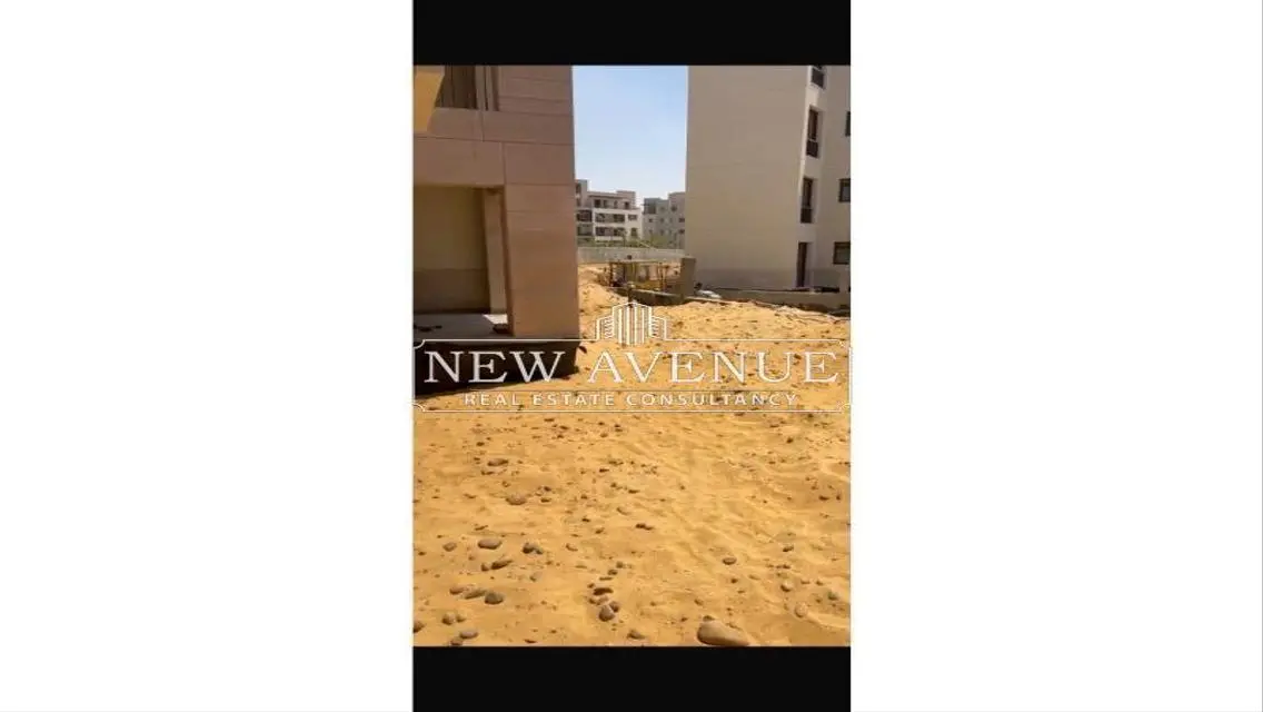 شقة دور ارضي للبيع في كمبوند ديستريكت 5 افضل موقع