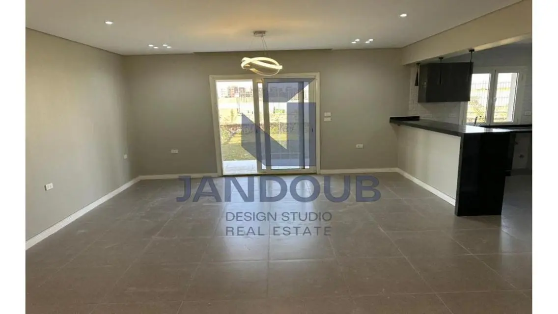 Luxurious Villa for Sale with Extensive Design and Space
