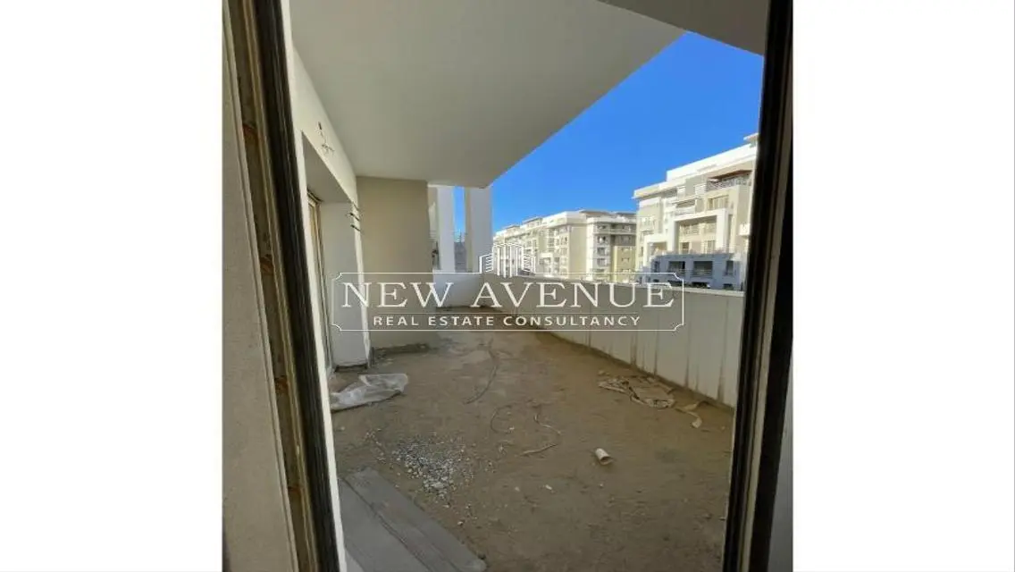 Luxury Apartment with Expansive Space in Prime Location
