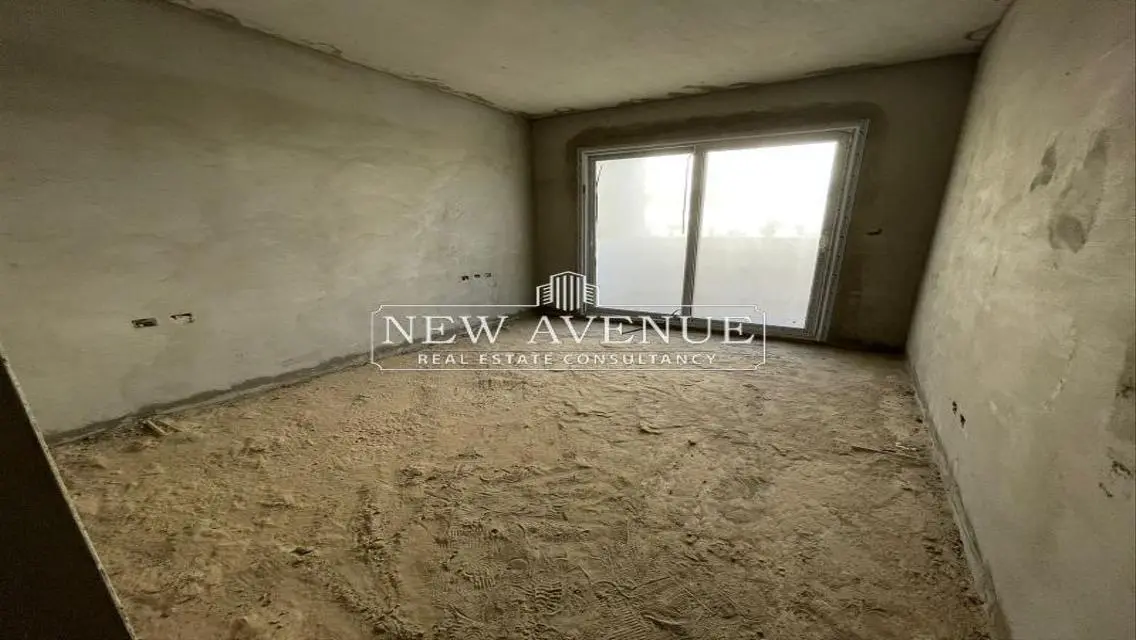 Luxury Apartment with Expansive Space in Prime Location