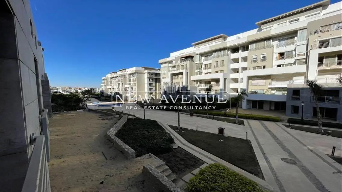 Luxury Apartment with Expansive Space in Prime Location