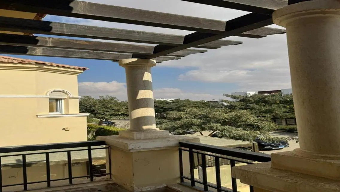 Standalone villa for Rent in Hyde Park compound