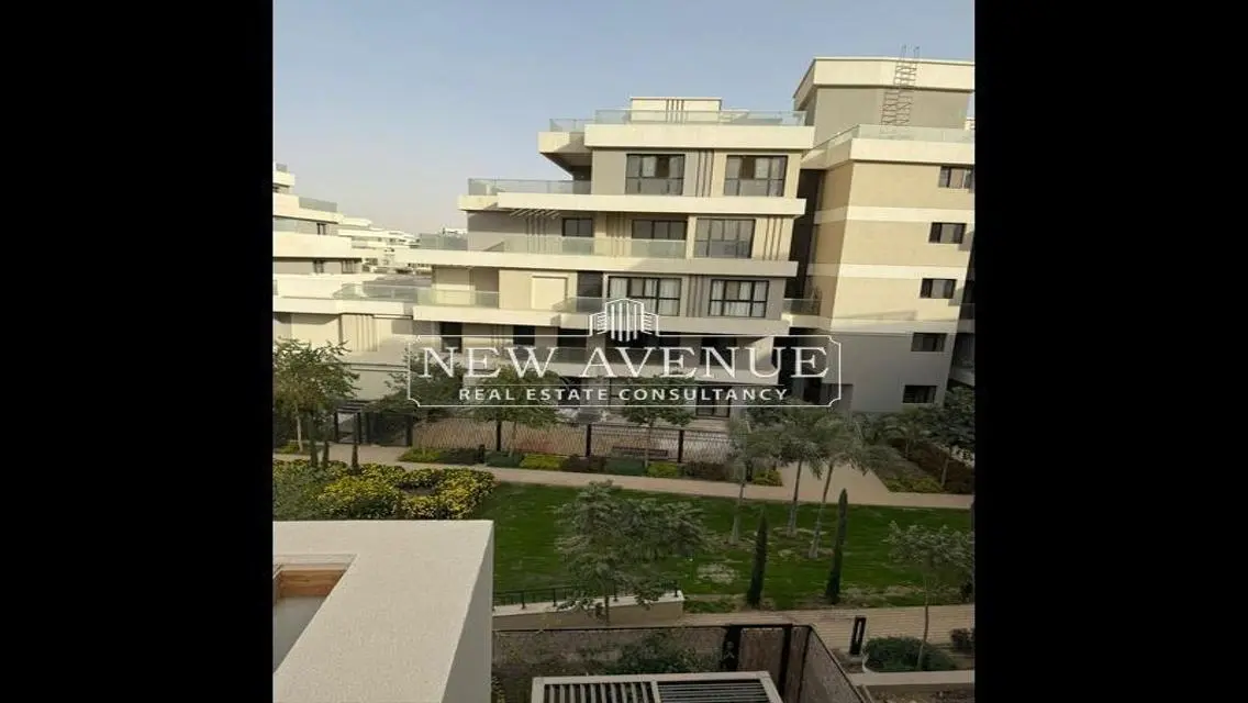 شقة 3 غرف نوم نصف تشطيب في فيليت - سكاي كوندوز