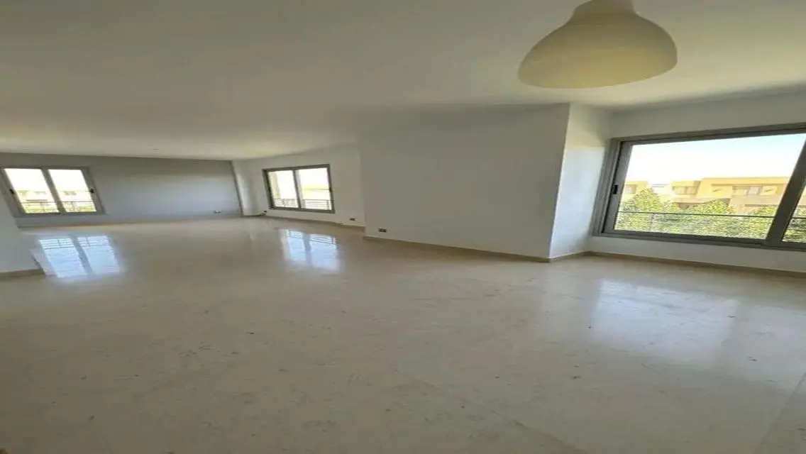 Prime located finished apartment in Palm Parks