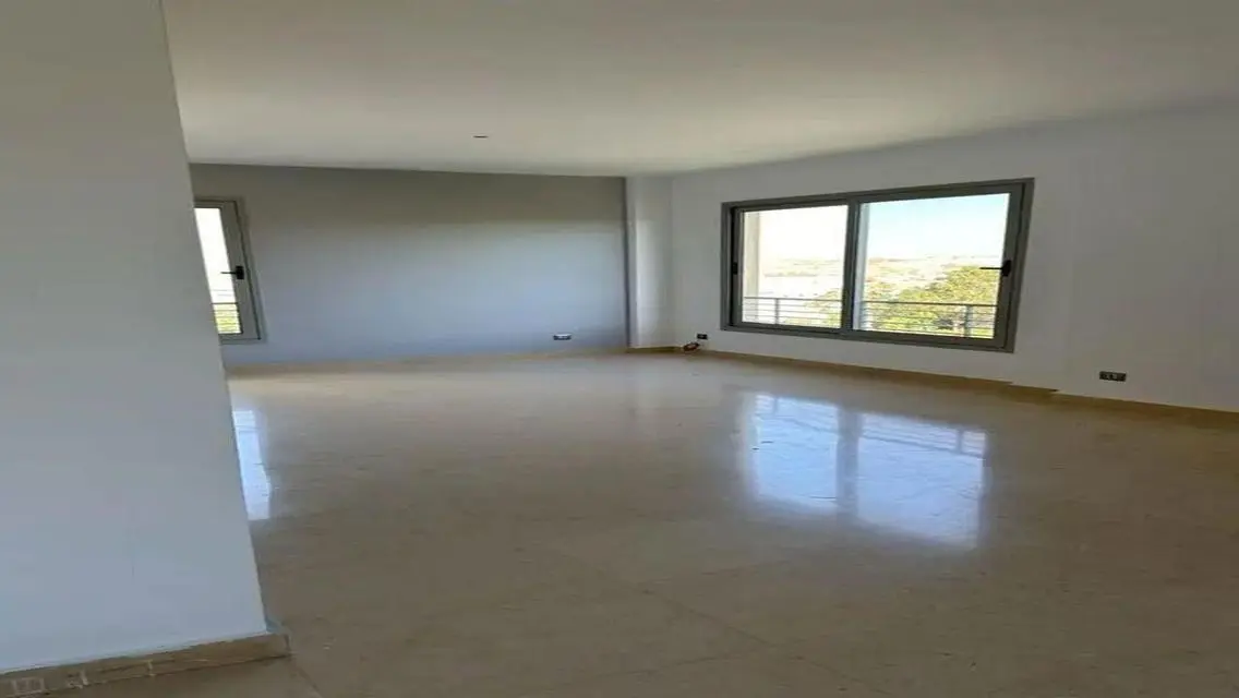 Prime located finished apartment in Palm Parks