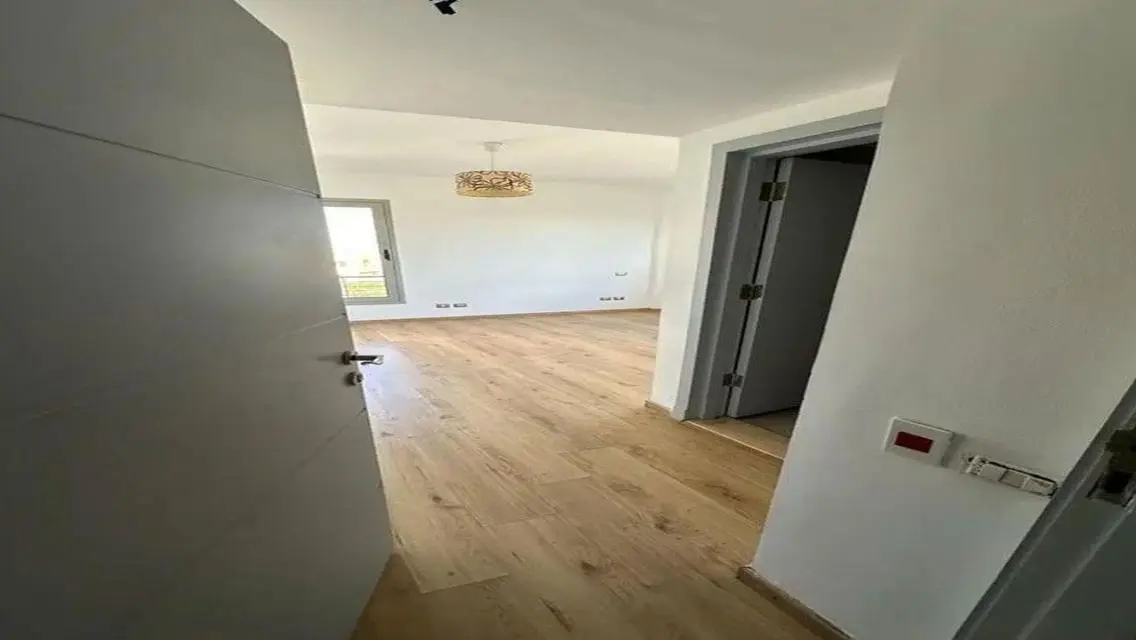 Prime located finished apartment in Palm Parks