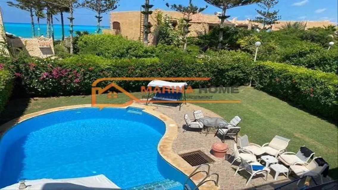 للبيع فيلا قى مارينا 1 معدلة اول صف بحر حمام سباحه