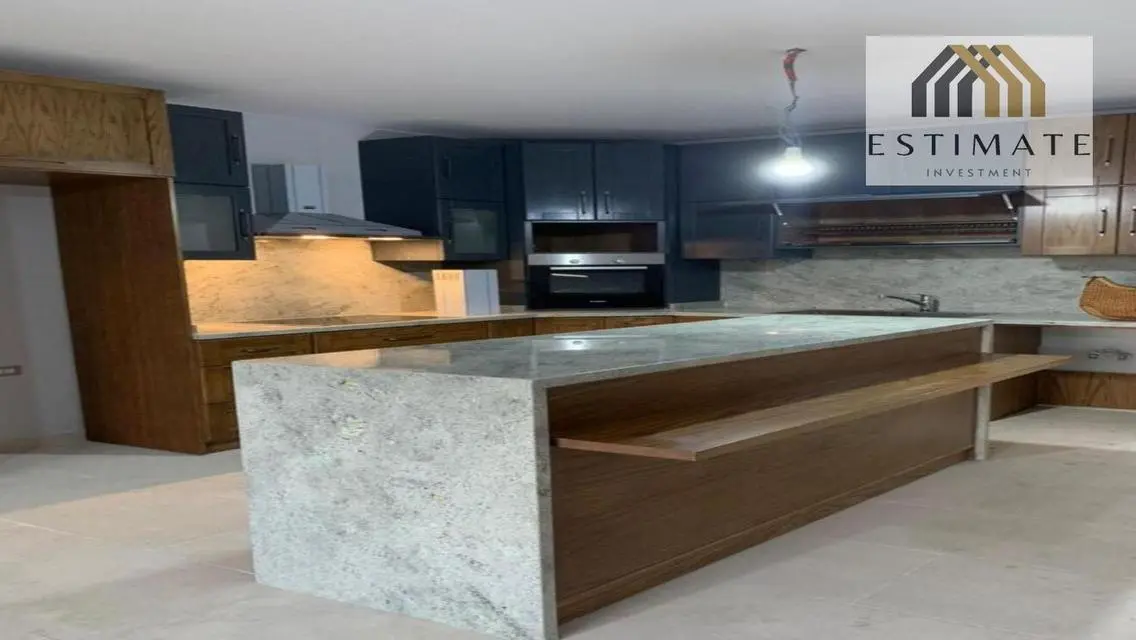 Apartment 152m semi furnished rent in Regents park