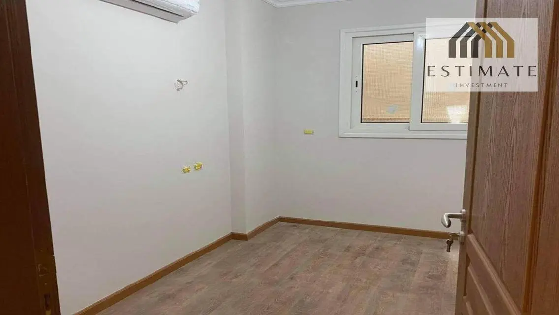 Apartment 152m semi furnished rent in Regents park