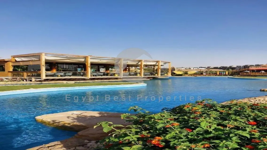 4 BEDS LAKE VIEW FOR SALE IN HYDEPARK OVER 10 Y .