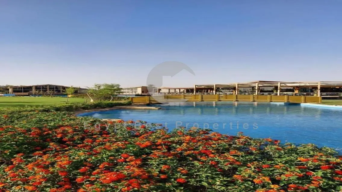4 BEDS LAKE VIEW FOR SALE IN HYDEPARK OVER 10 Y .