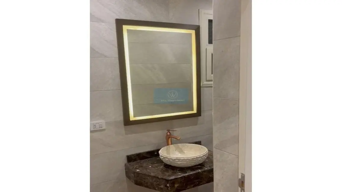 Luxury Apartment of 220 Square Meters with Balcony and Security Guard