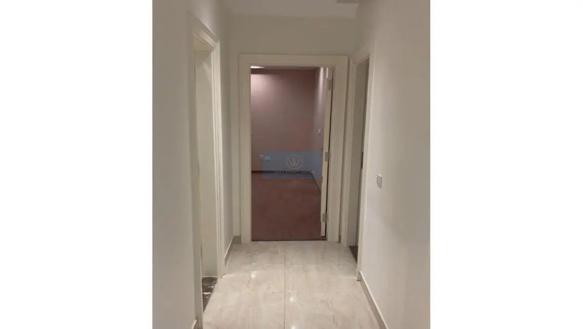 Luxury Apartment of 220 Square Meters with Balcony and Security Guard