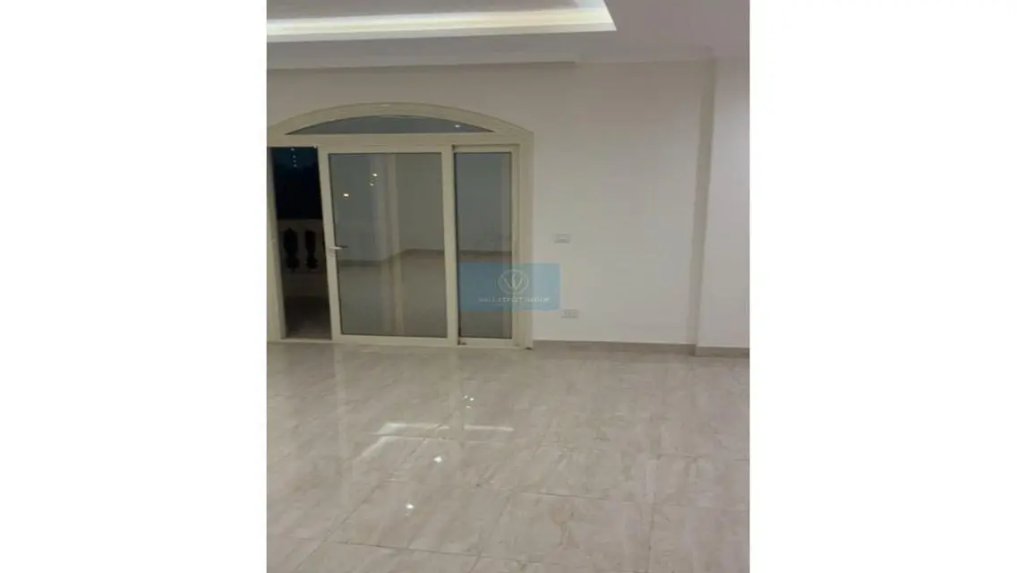Luxury Apartment of 220 Square Meters with Balcony and Security Guard