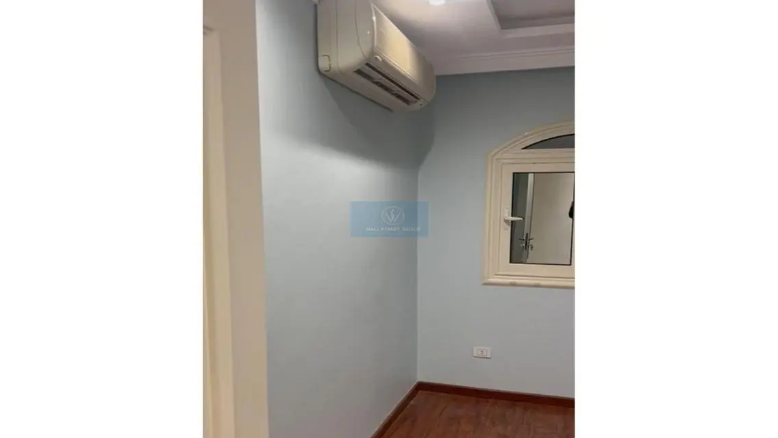 Luxury Apartment of 220 Square Meters with Balcony and Security Guard
