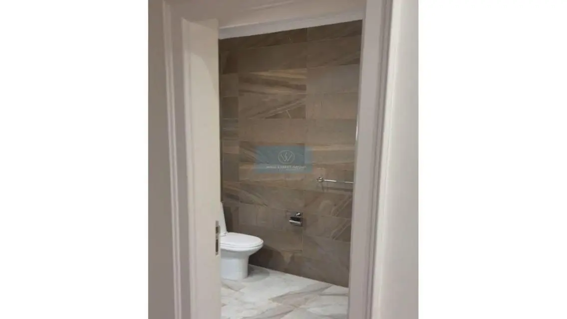 Luxury Apartment of 220 Square Meters with Balcony and Security Guard