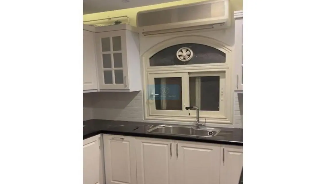 Luxury Apartment of 220 Square Meters with Balcony and Security Guard