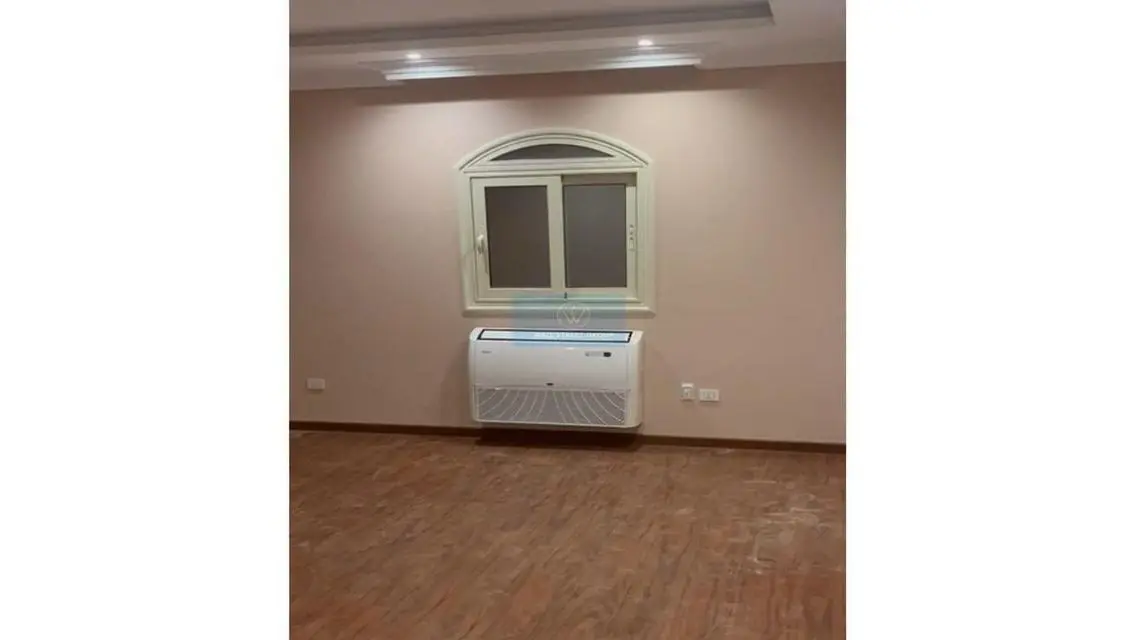 Luxury Apartment of 220 Square Meters with Balcony and Security Guard