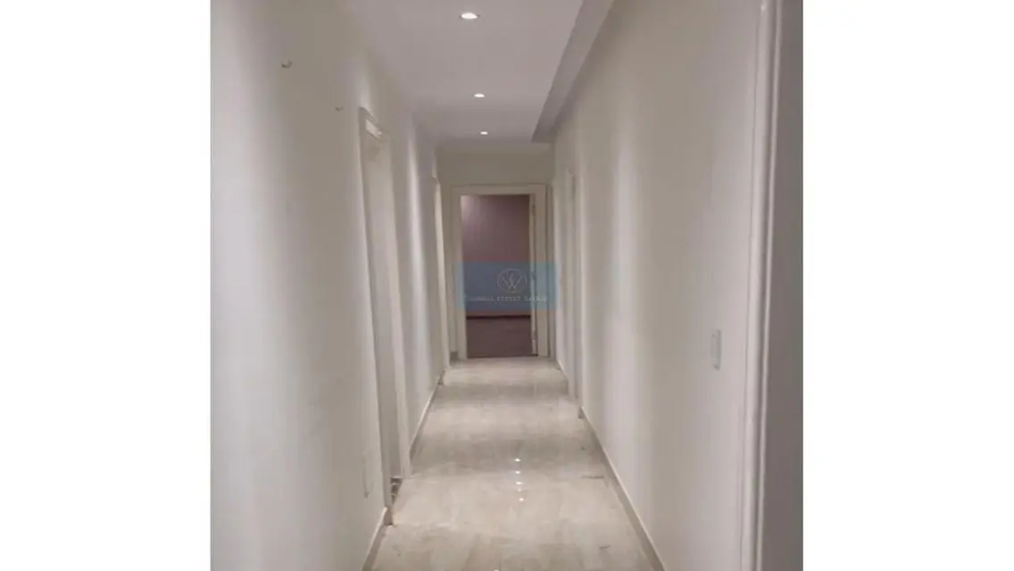 Luxury Apartment of 220 Square Meters with Balcony and Security Guard