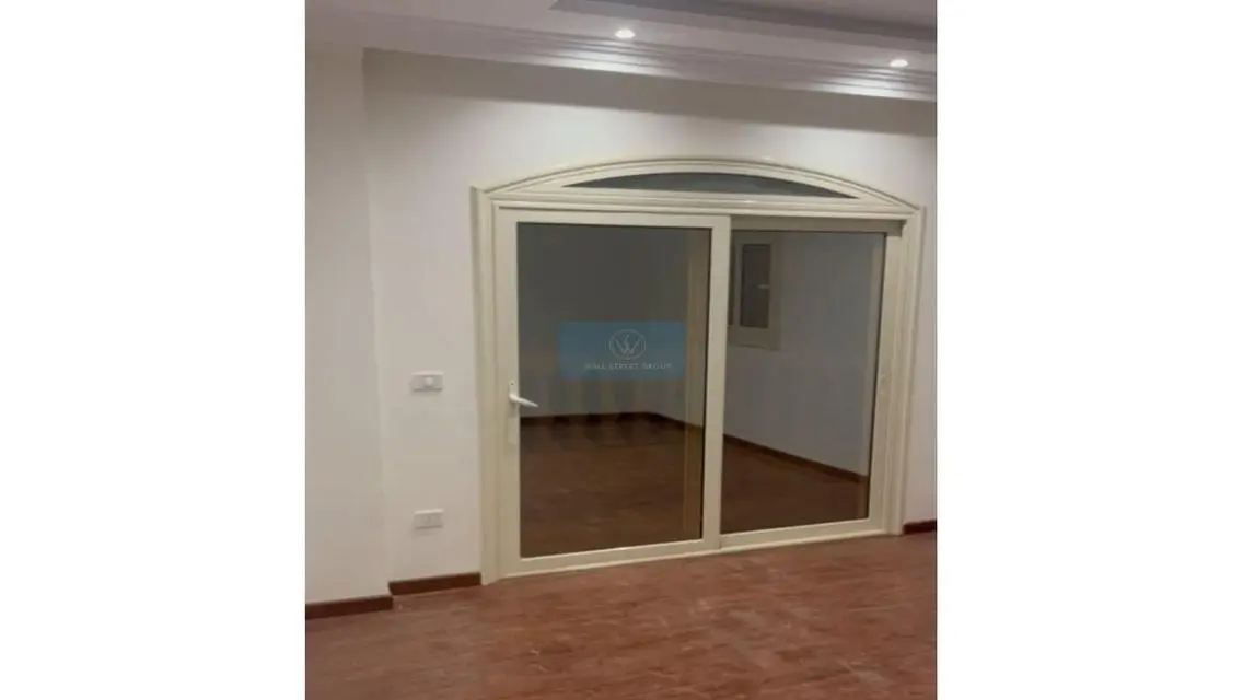 Luxury Apartment of 220 Square Meters with Balcony and Security Guard