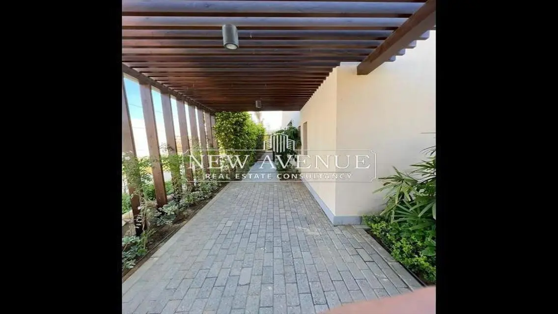 3 bedrooms Town house corner in O west October