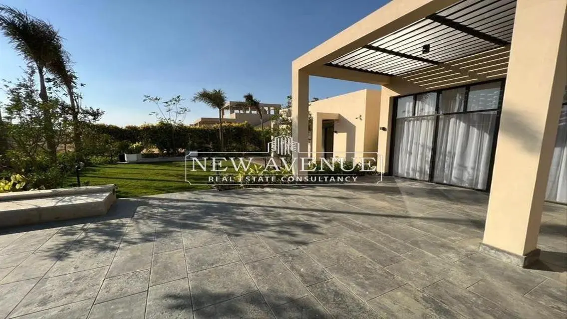 3 bedrooms Town house corner in O west October