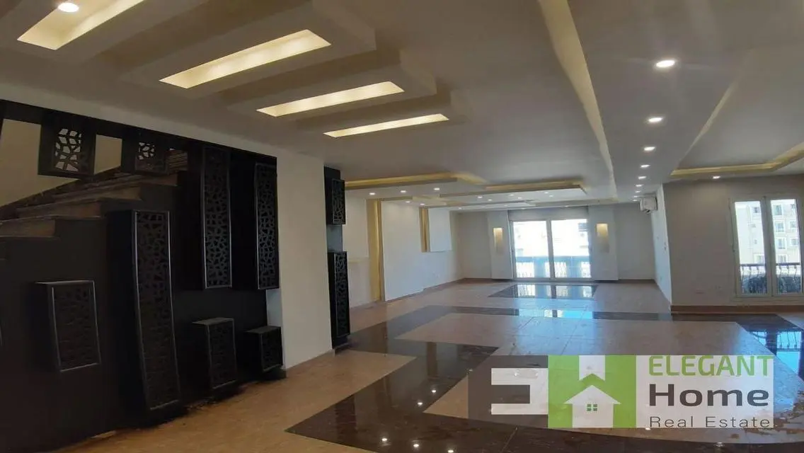 اي فيلا روف إيجار نصف مفروشه في MV هايد بارك