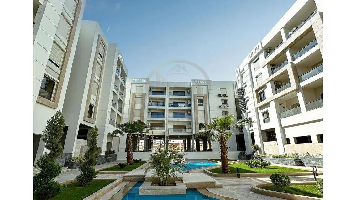 Hotel finishing next to Wadi Degla, ready to move