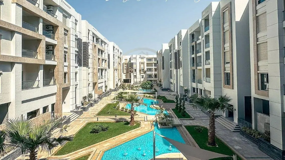 Hotel finishing next to Wadi Degla, ready to move