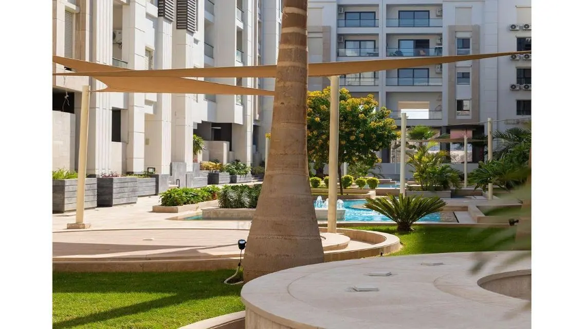 Hotel finishing next to Wadi Degla, ready to move