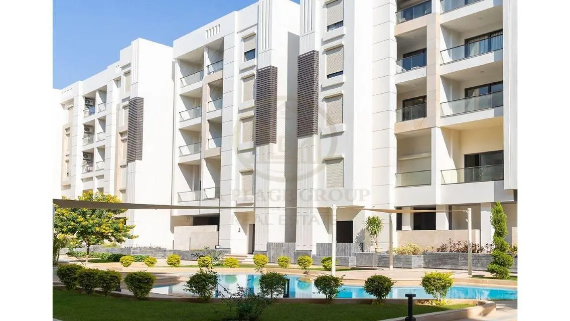 Hotel finishing next to Wadi Degla, ready to move