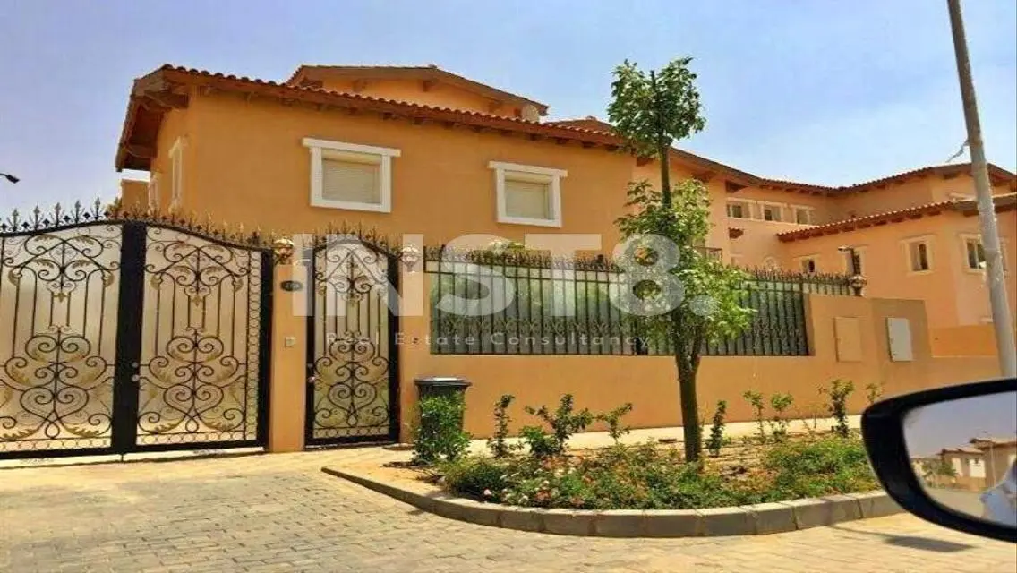Lowest price, Luxury villa for sale in Hyde Park