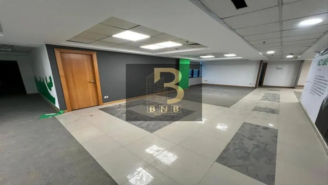 Admin Headquarters 1620m Directly on the 90th St