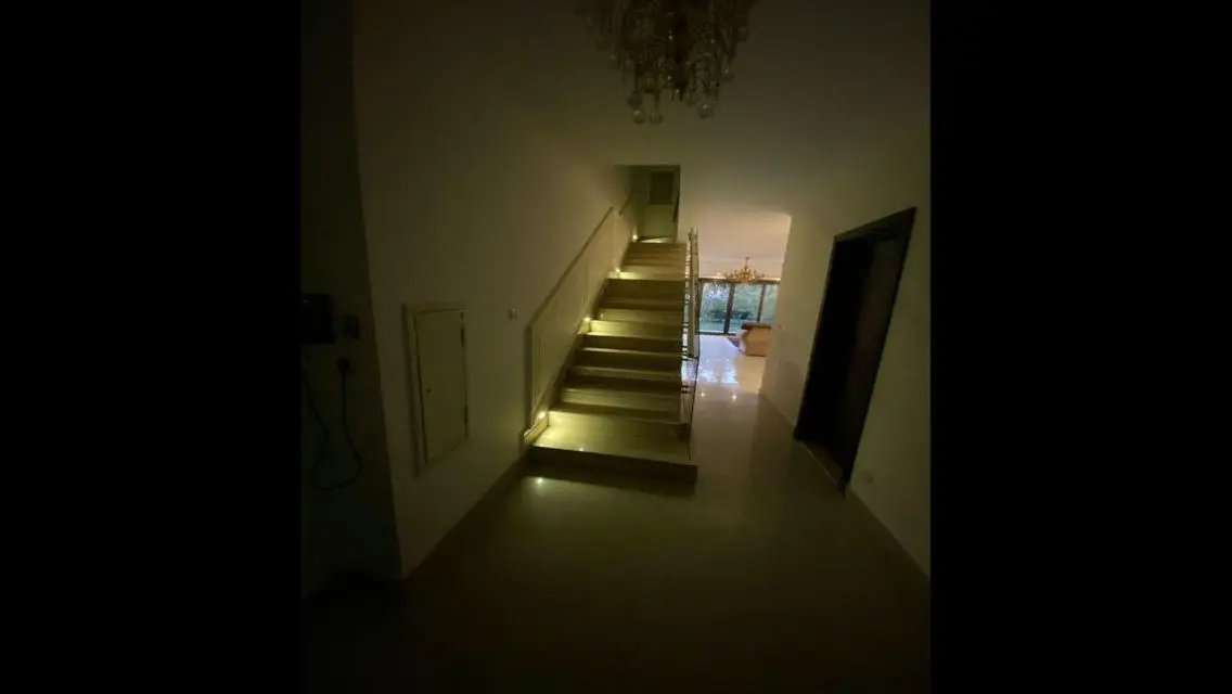 فيلا للايجار مفروشه بالكامل فى كمبوند هايد بارك