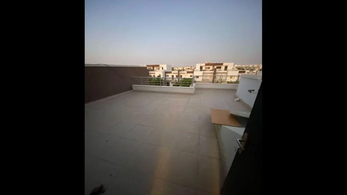فيلا للايجار مفروشه بالكامل فى كمبوند هايد بارك