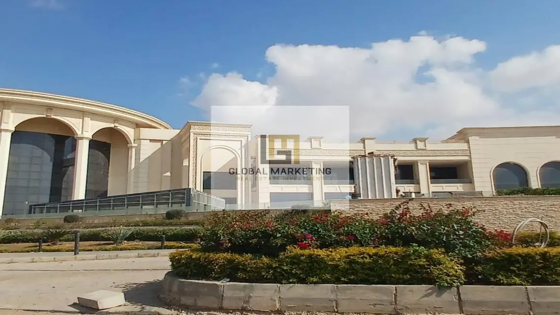 Office 1600m for rent in Golden Square Area