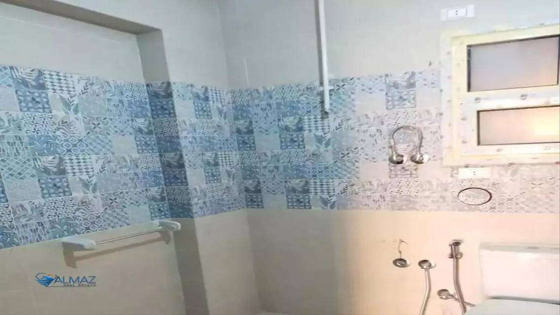 شقه للإيجار بكمبوند ريزيدنس أمام كمبوند هايد بارك