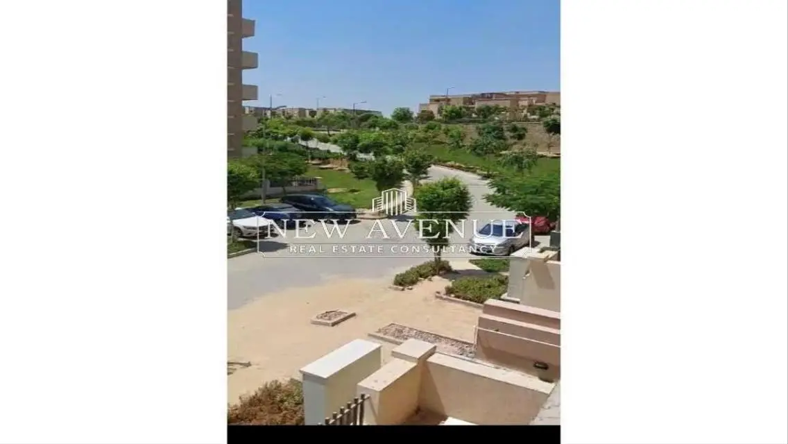 شقة 3 غرف متشطبة بالكامل للبيع في تاج سيتي