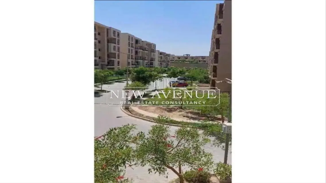 شقة 3 غرف متشطبة بالكامل للبيع في تاج سيتي