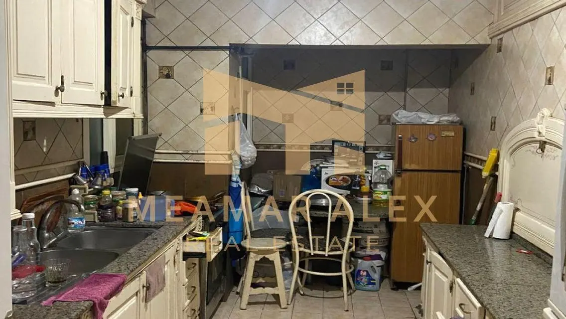 شقة مميزه للبيع في210م  كفر عبده امير البحار 
