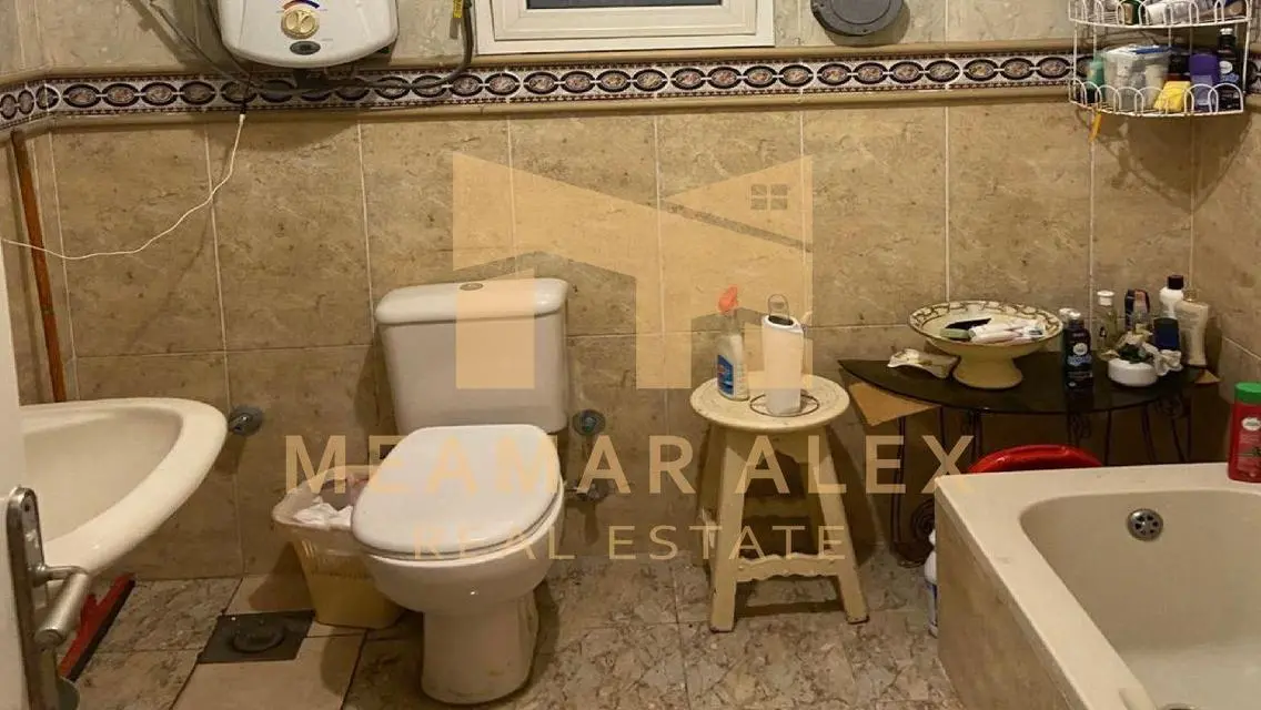 شقة مميزه للبيع في210م  كفر عبده امير البحار 