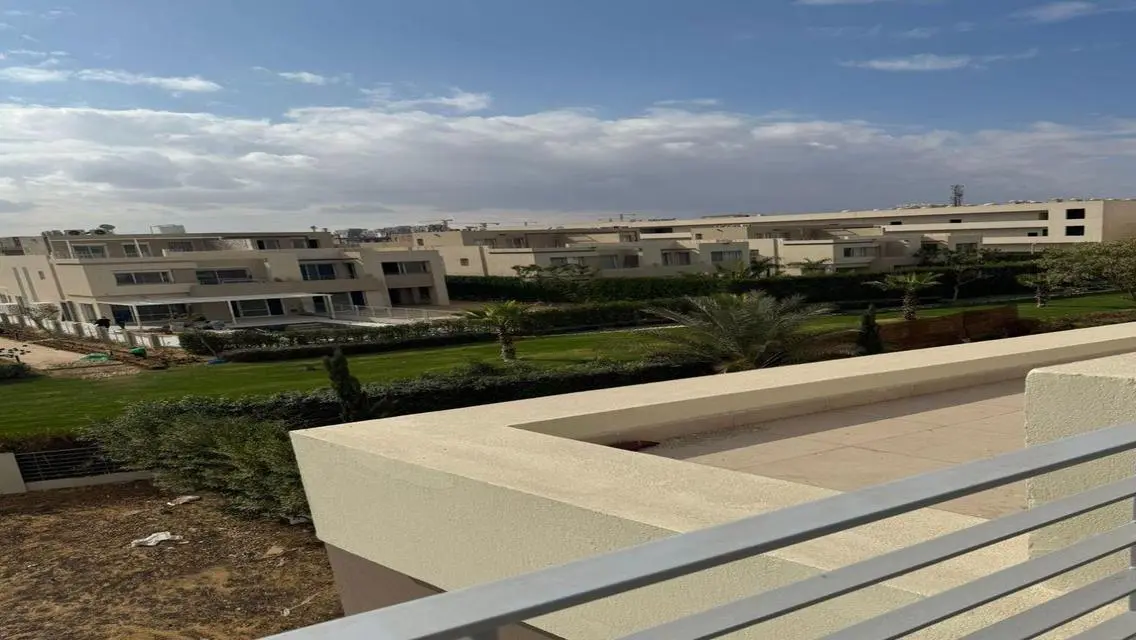 فيلا مستقلة كاملة التشطيب بالتكيفات في بالم فالي
