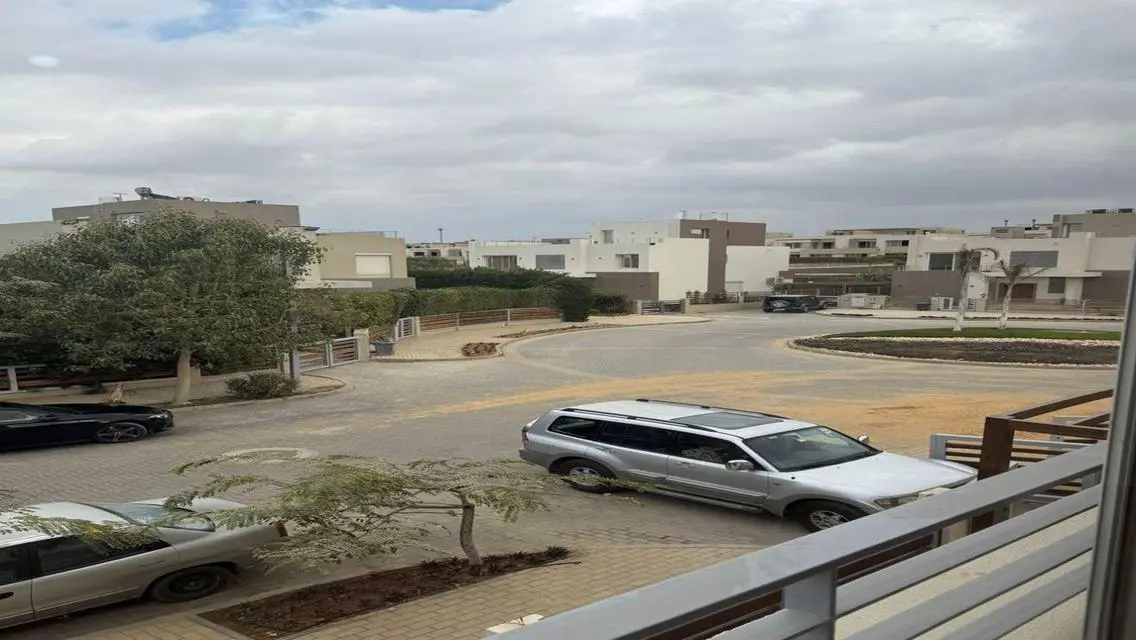 فيلا مستقلة كاملة التشطيب بالتكيفات في بالم فالي