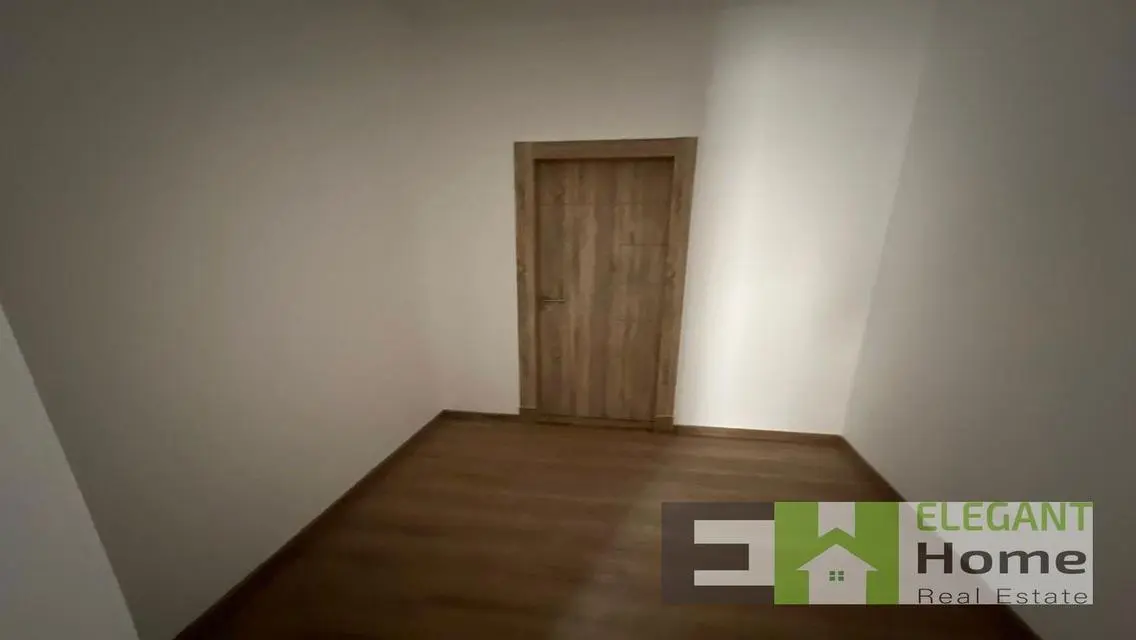شقه راقيه نصف مفروشه للإيجار في فيفث سكوير