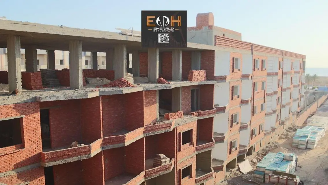 Luxury Apartment Overlooking Lakes in the Heart of the City