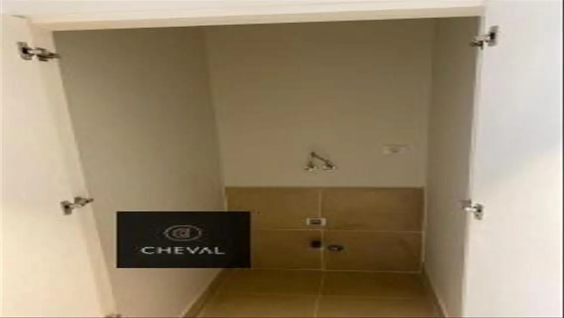 شقه للايجار فيو مميز في Mivida بجوار ال AUC