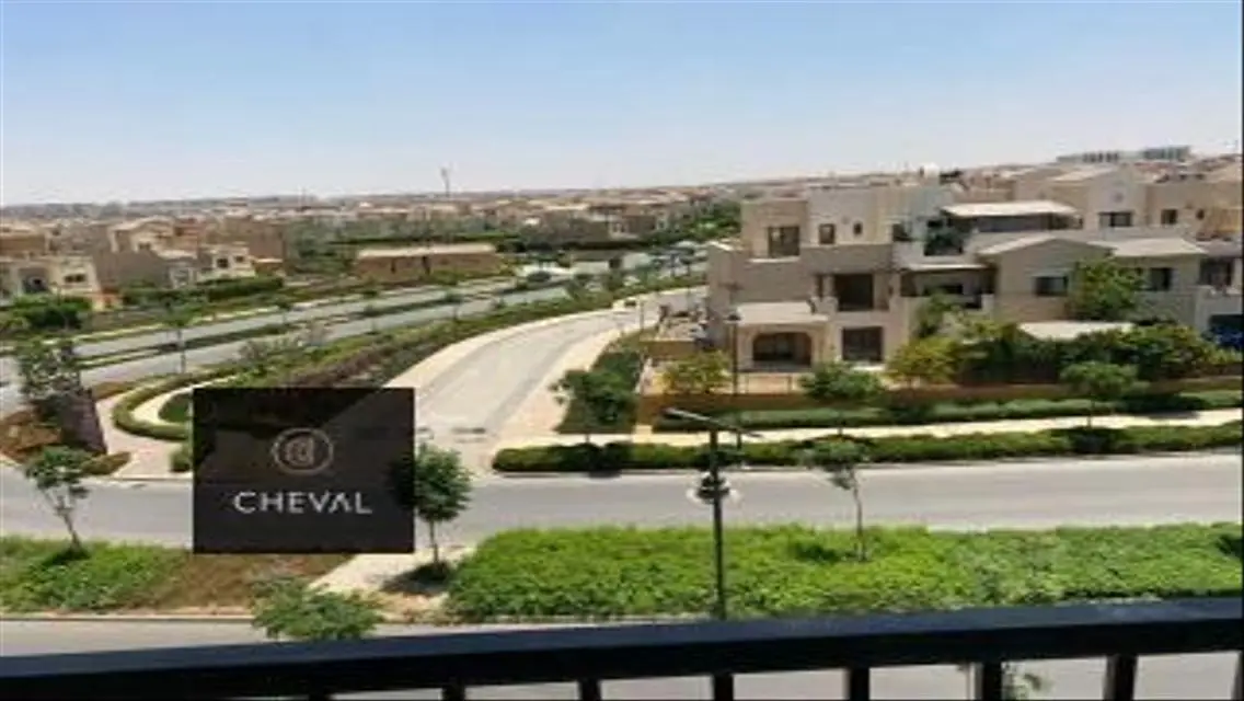 شقه للايجار فيو مميز في Mivida بجوار ال AUC