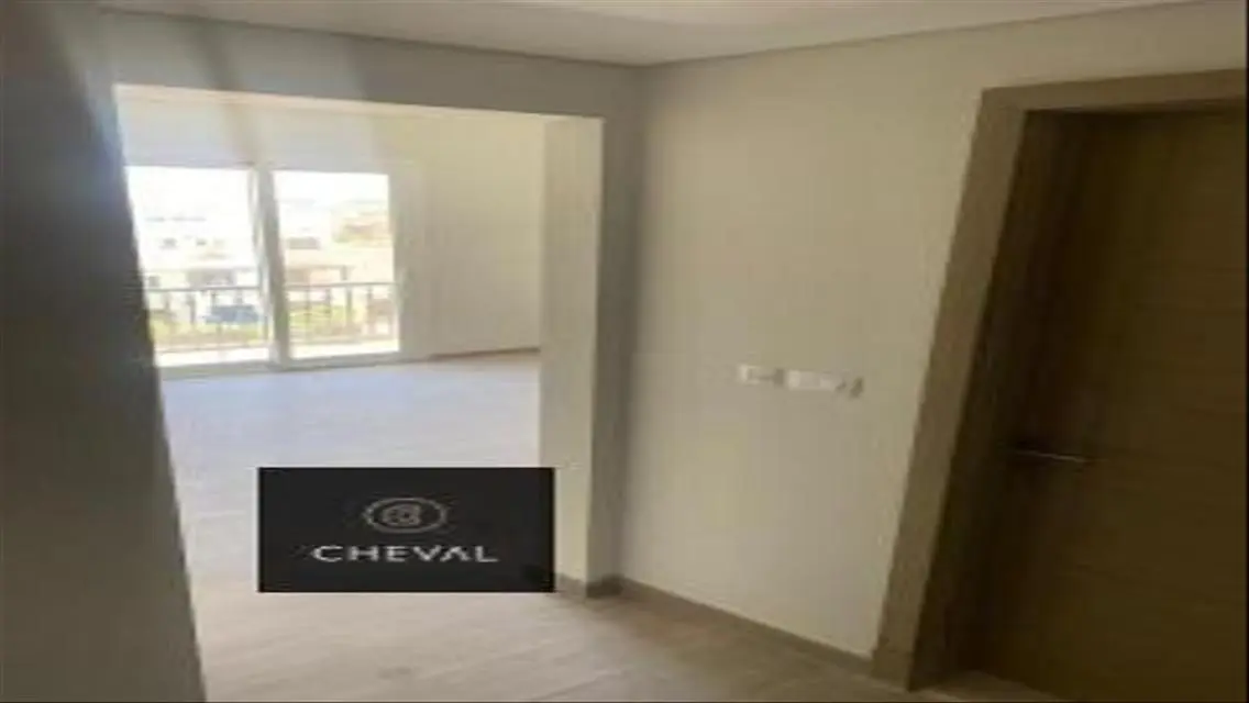 شقه للايجار فيو مميز في Mivida بجوار ال AUC