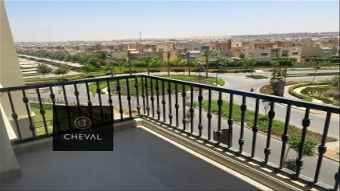 شقه للايجار فيو مميز في Mivida بجوار ال AUC