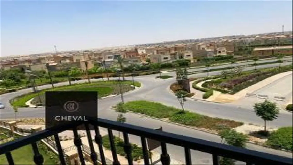 شقه للايجار فيو مميز في Mivida بجوار ال AUC
